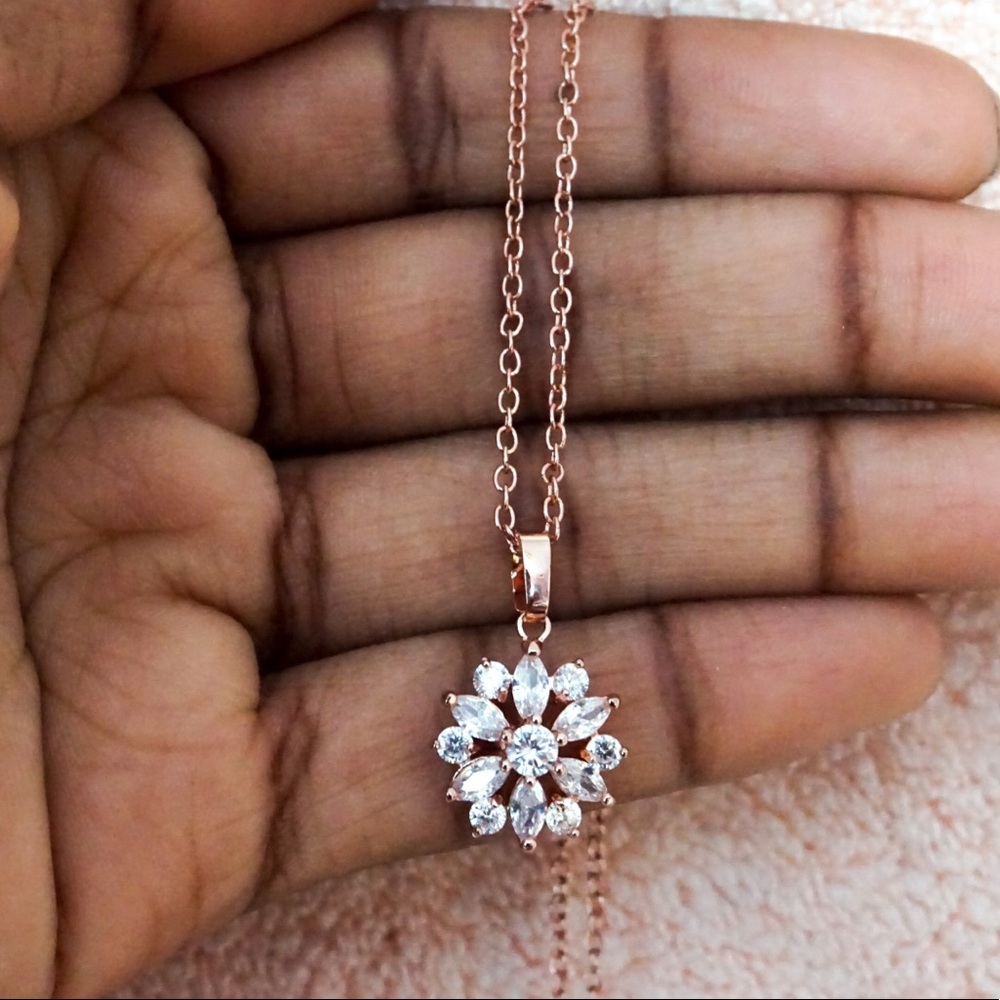 ✨NEW✨ Rose Gold Snowflake Necklace
